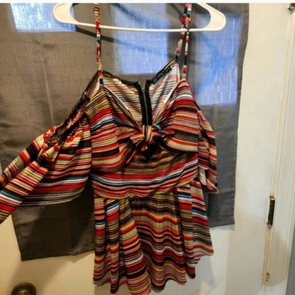 Fashion to figure open shoulder blouse size 2 - Picture 4 of 5